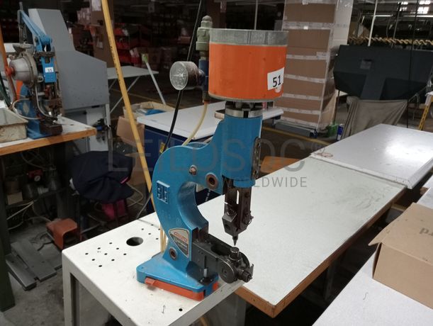 Máquinas de Coluna Alta · Máquina de Furar · Máquina de Ilhoses