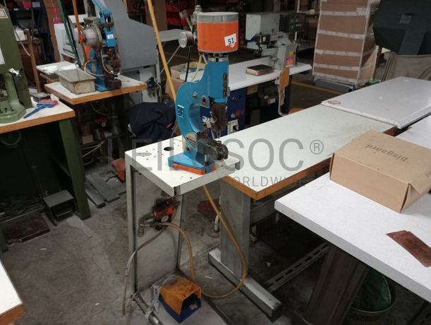 Máquinas de Coluna Alta · Máquina de Furar · Máquina de Ilhoses