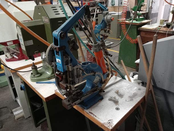 Máquinas de Ilhoses