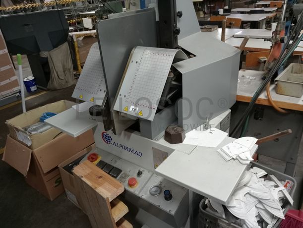 Máquina de Ilhoses · Máquina de Vergar Gáspeas