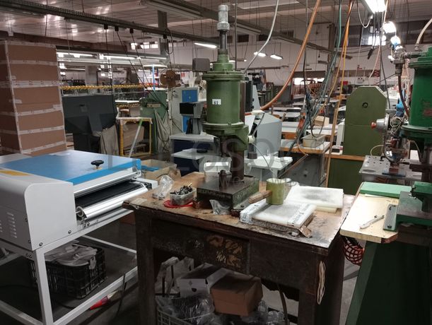 Máquina de Entretelar · Máquinas de Vazar