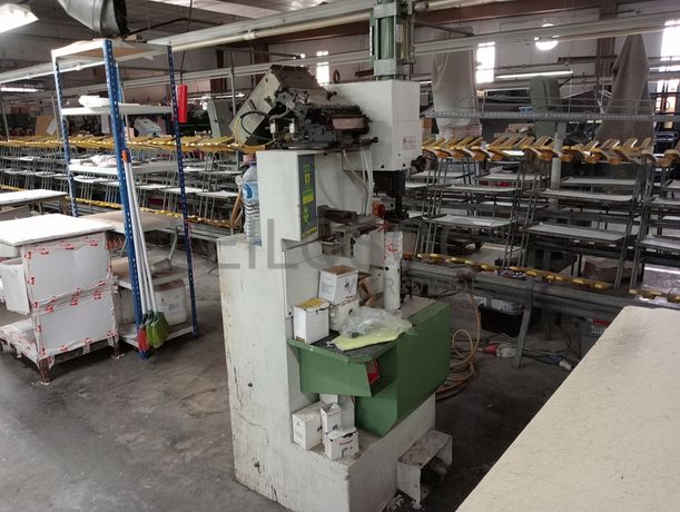 Máquina de Pregar Saltos · Máquina de Tirar Formas