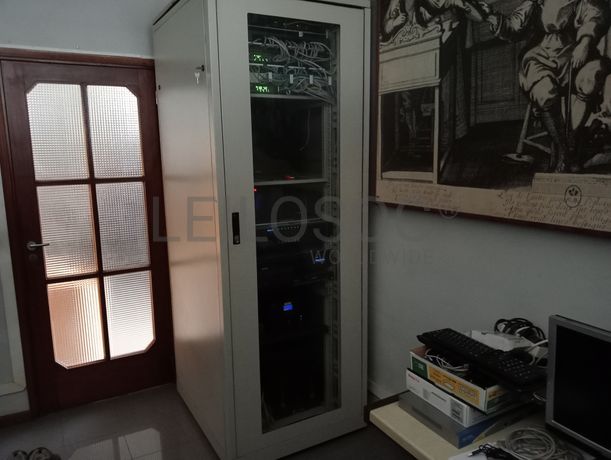 Material Informático · Equipamento de Escritório · Amostras de Calçado · Maquinaria