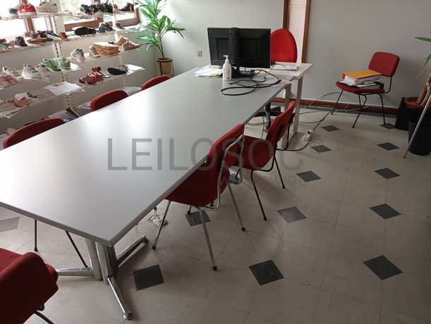 Material Informático · Equipamento de Escritório · Amostras de Calçado · Maquinaria