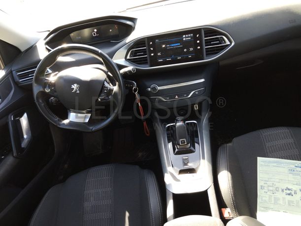 Peugeot 308 · Ano 2021