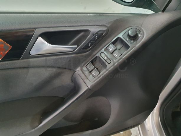 Volkswagen Golf · Ano 2009