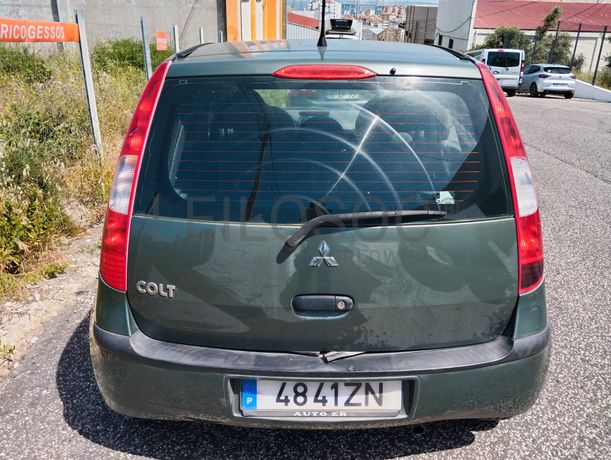 Mitsubishi Colt 1.1 · Ano 2005