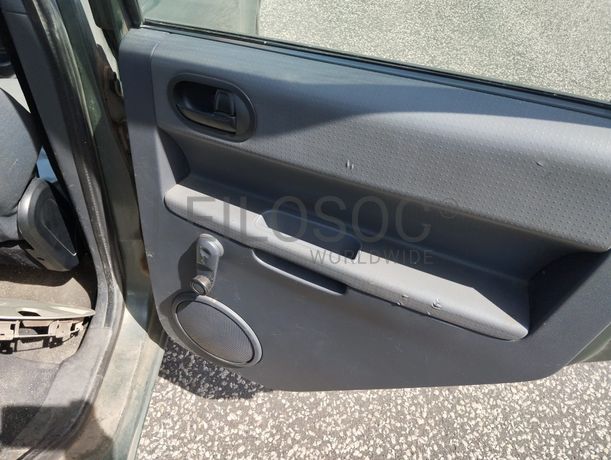 Mitsubishi Colt 1.1 · Ano 2005