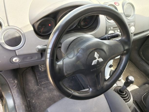 Mitsubishi Colt 1.1 · Ano 2005