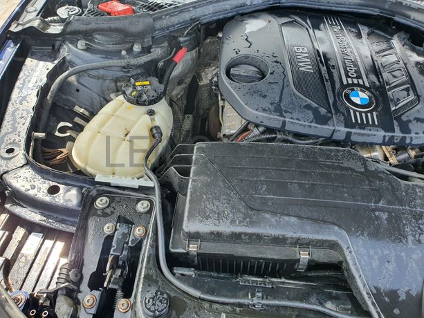 BMW 318D · Ano 2014