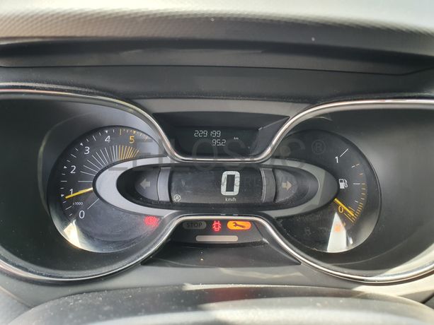 Renault Captur 1.5 DCI · Ano 2016