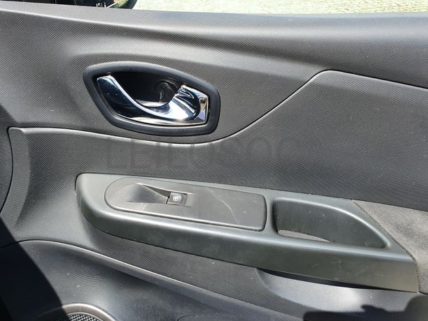 Renault Captur 1.5 DCI · Ano 2016