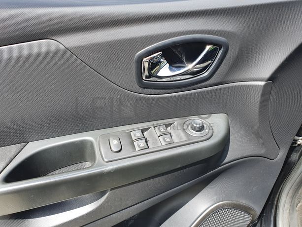 Renault Captur 1.5 DCI · Ano 2016