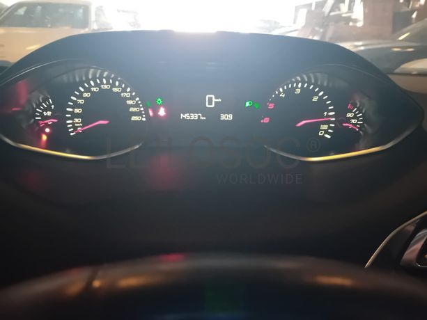 Peugeot 308 · Ano 2015