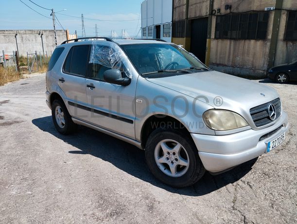 Mercedes-Benz ML 270 · Ano 2000