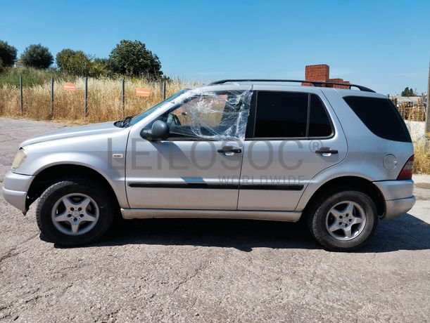 Mercedes-Benz ML 270 · Ano 2000