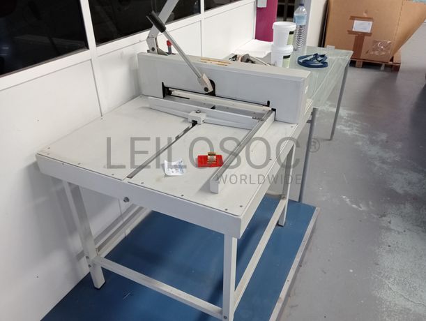 Guilhotina manual · Máquina de cintar caixas