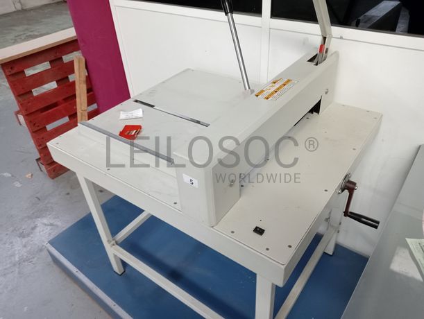 Guilhotina manual · Máquina de cintar caixas