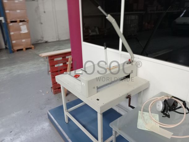 Guilhotina manual · Máquina de cintar caixas