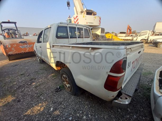 TOYOTA HILUX 4X4 CD STD 5L