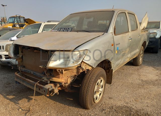 TOYOTA HILUX 4X4 CD STD 5L