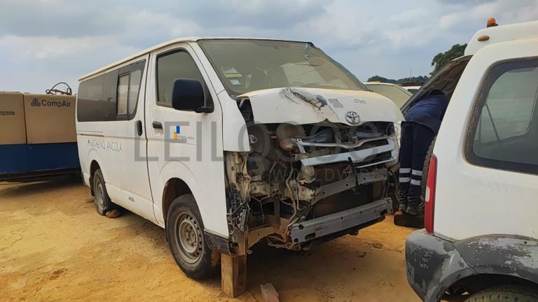 TOYOTA HIACE COMUTER KDH202