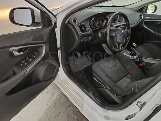 Volvo V40 2.0D · Ano 2016