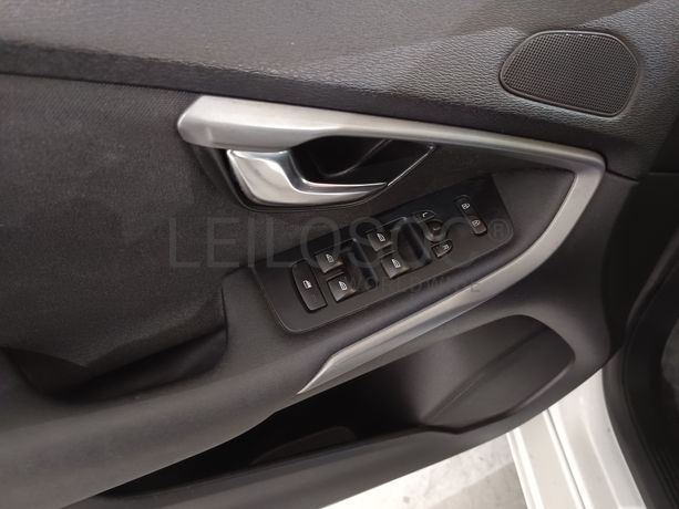 Volvo V40 2.0D · Ano 2016