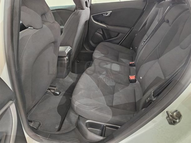 Volvo V40 2.0D · Ano 2016