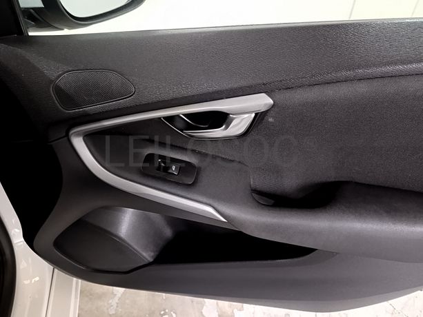 Volvo V40 2.0D · Ano 2016