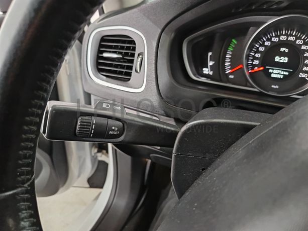 Volvo V40 2.0D · Ano 2016