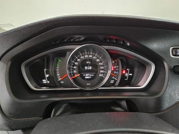 Volvo V40 2.0D · Ano 2016
