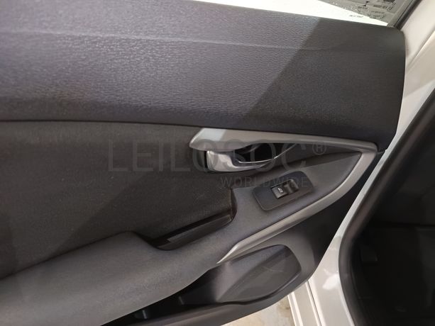 Volvo V40 2.0D · Ano 2016