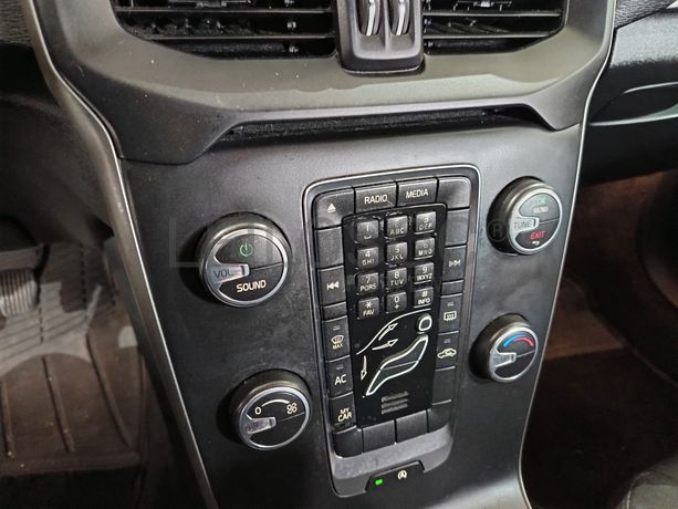 Volvo V40 2.0D · Ano 2016