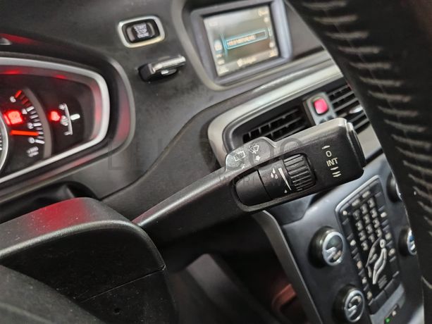 Volvo V40 2.0D · Ano 2016