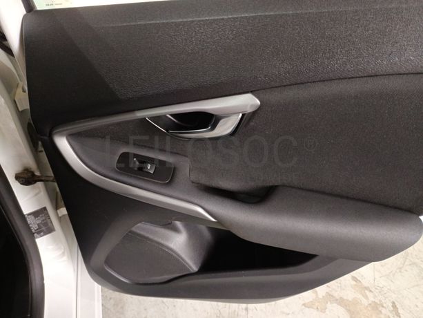 Volvo V40 2.0D · Ano 2016