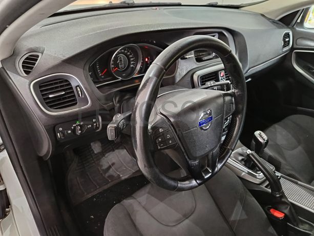 Volvo V40 2.0D · Ano 2016