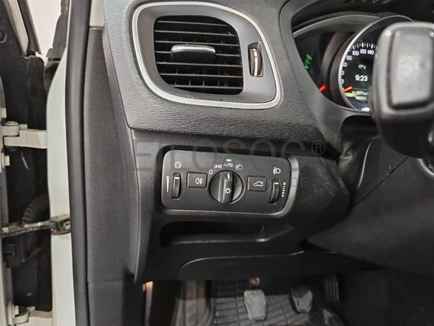 Volvo V40 2.0D · Ano 2016