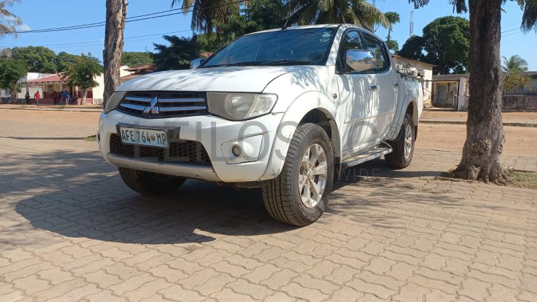 Mitsubishi Triton 2.5 HP · Ano 2015