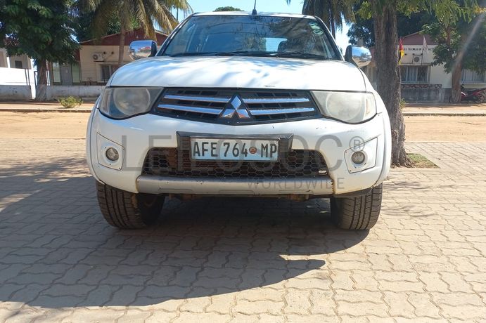 Mitsubishi Triton 2.5 HP · Ano 2015