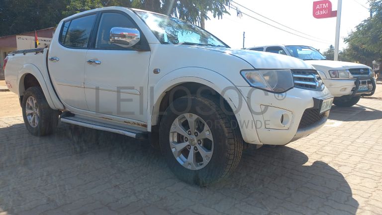 Mitsubishi Triton 2.5 HP · Ano 2015