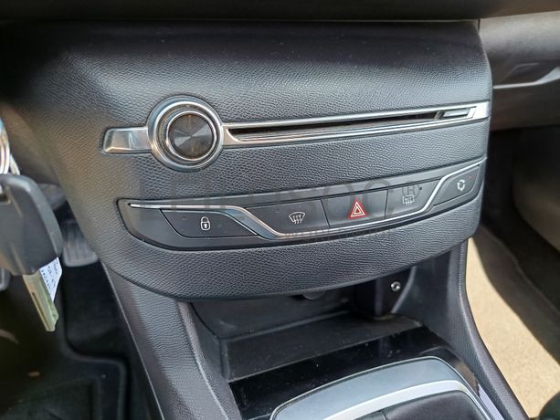 Peugeot 308 · Ano 2014