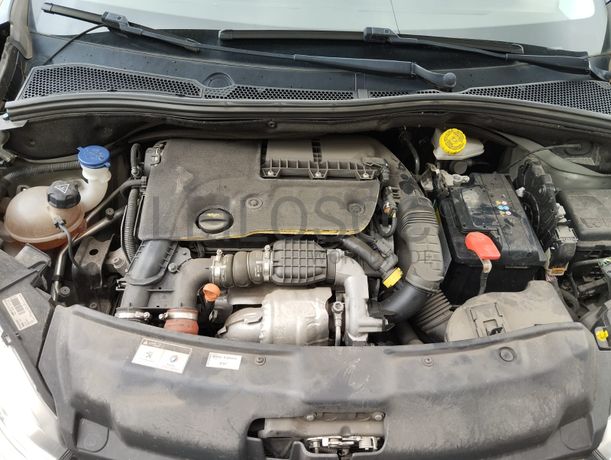 Peugeot 208 · Ano 2016