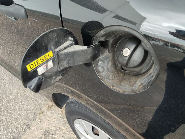 Peugeot 208 · Ano 2016