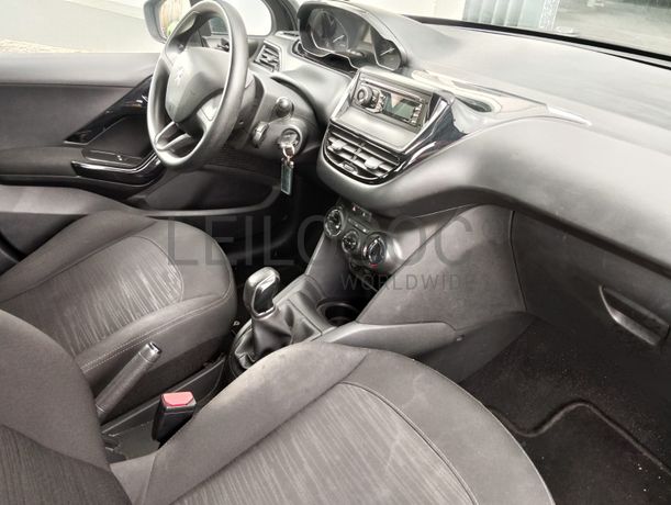 Peugeot 208 · Ano 2016