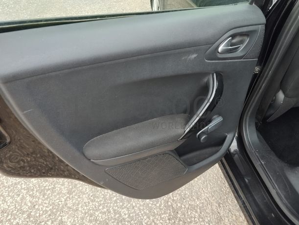 Peugeot 208 · Ano 2016