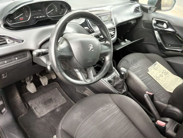 Peugeot 208 · Ano 2016