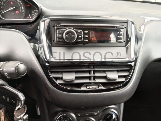 Peugeot 208 · Ano 2016