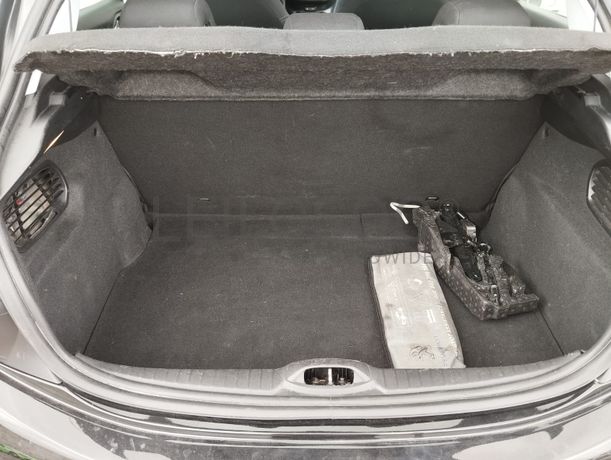 Peugeot 208 · Ano 2016