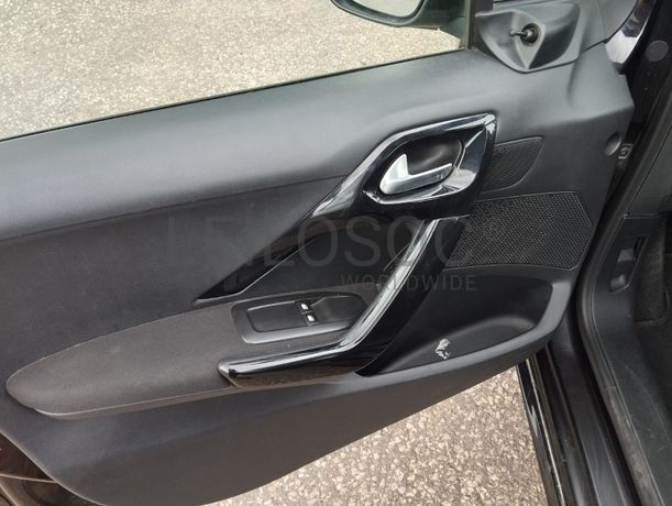 Peugeot 208 · Ano 2016